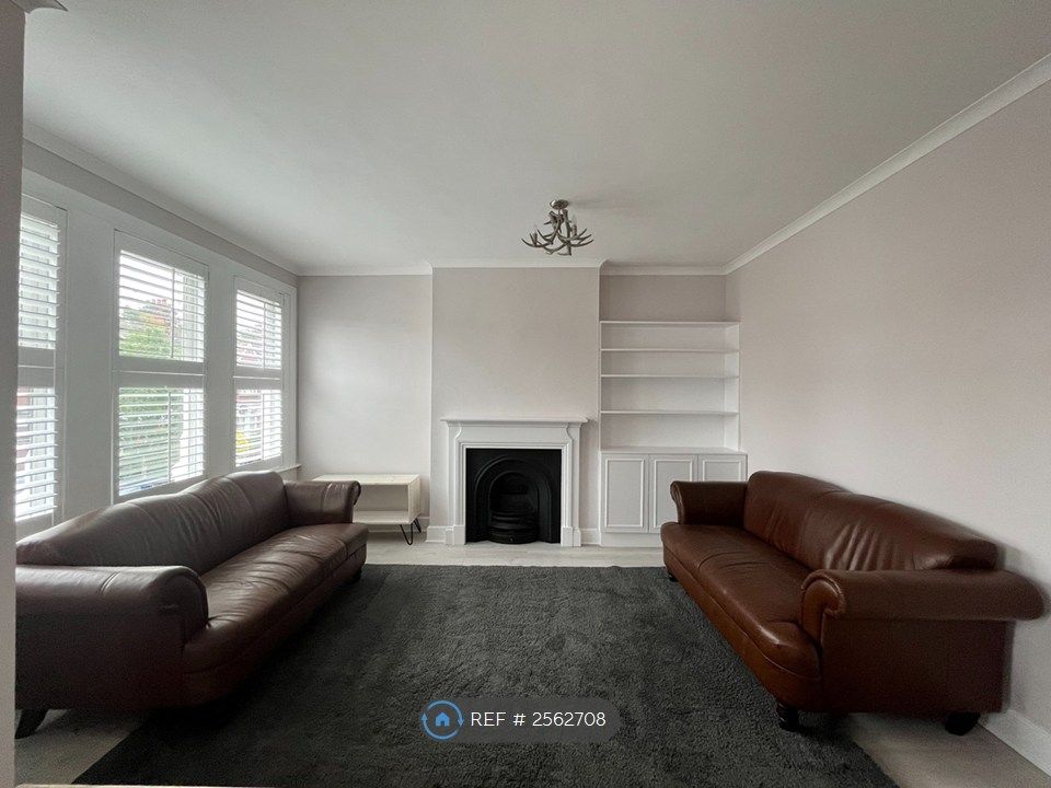 Property photo 3 of 17 Living Room
