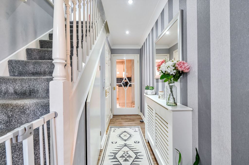 Property photo 2 of 29