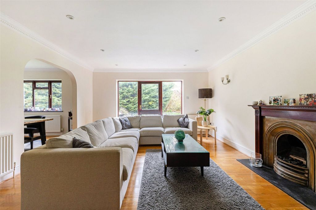 Property photo 2 of 14 Sitting Room