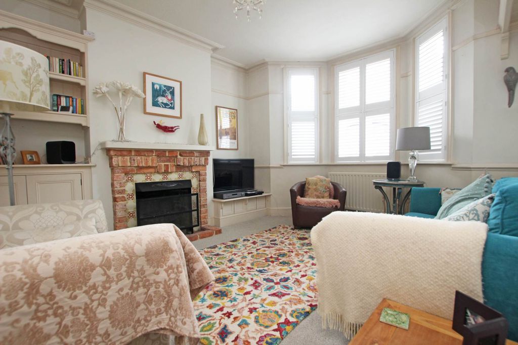 Property photo 2 of 25