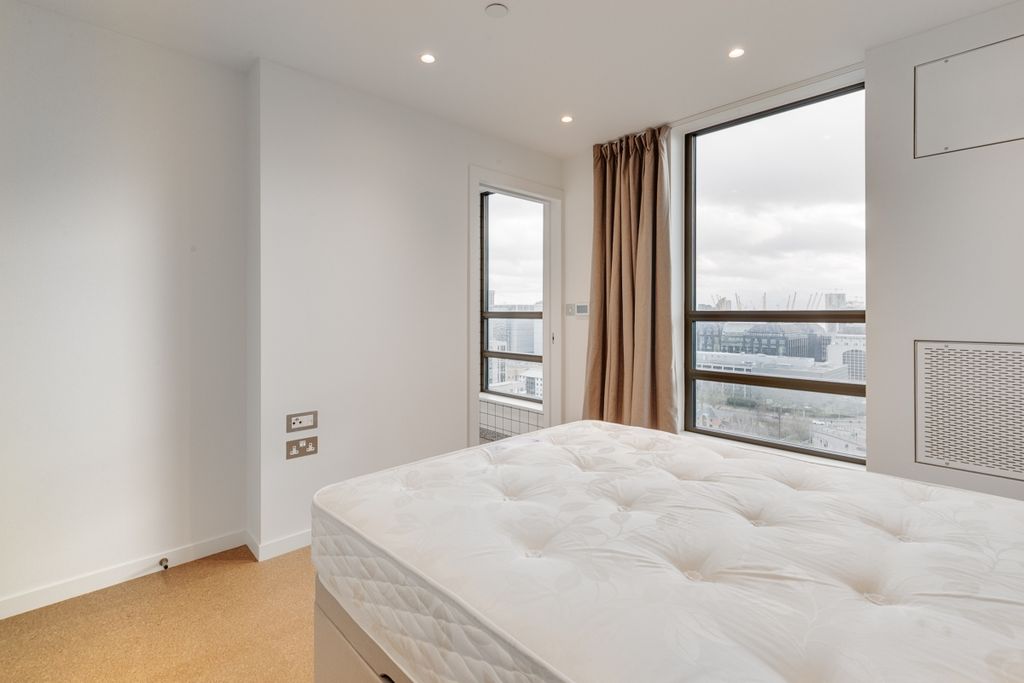 Property photo 3 of 8 95-Balfron-Tower-8