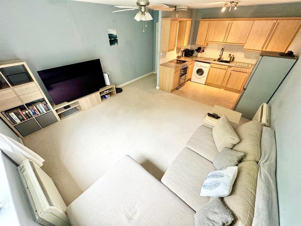 Property photo 2 of 9