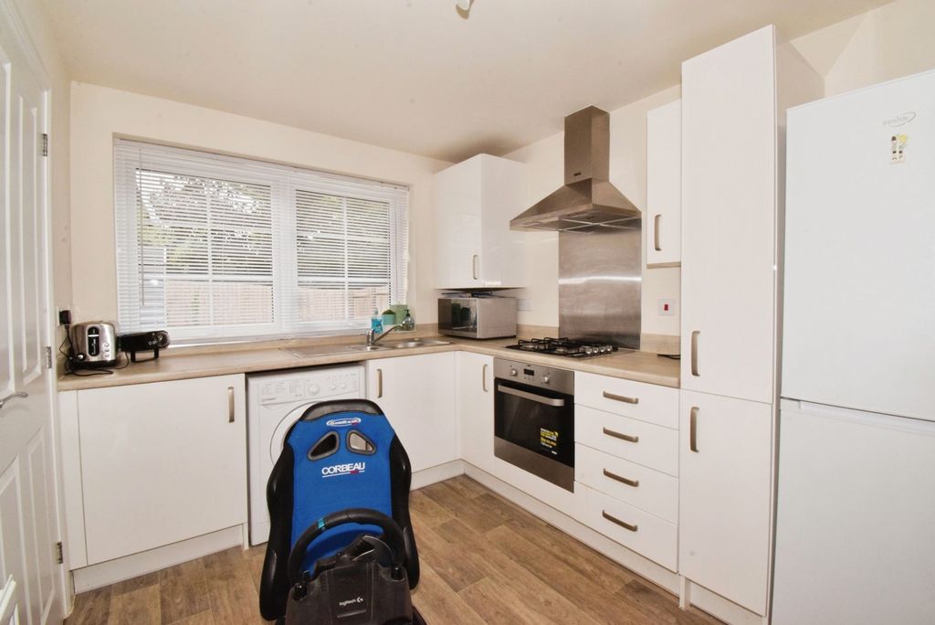Property photo 3 of 17 Kitchen Area