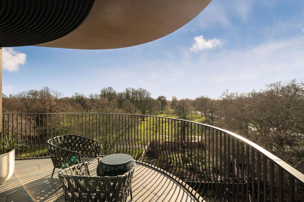 Property photo 3 of 27 Image