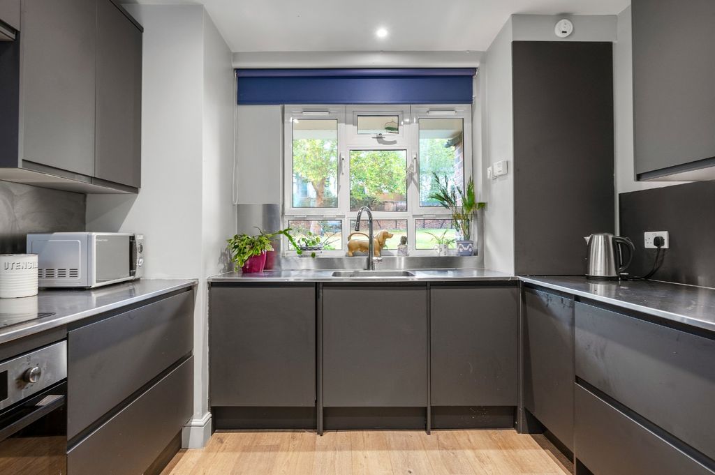 Property photo 2 of 18 Kitchen