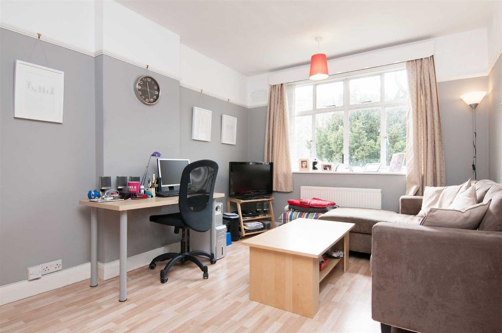 Property photo 2 of 7 Lounge