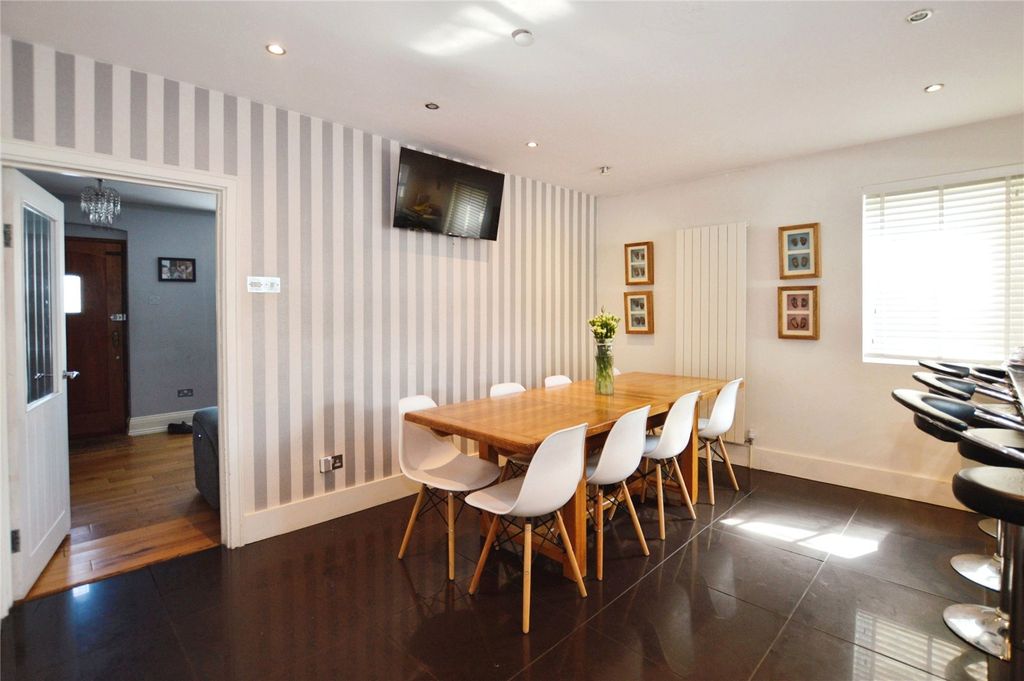 Property photo 3 of 21 Picture No. 14