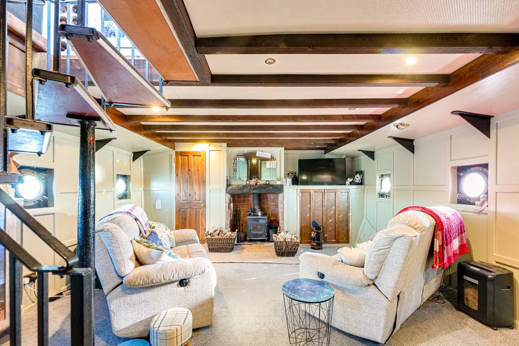 Property photo 3 of 24