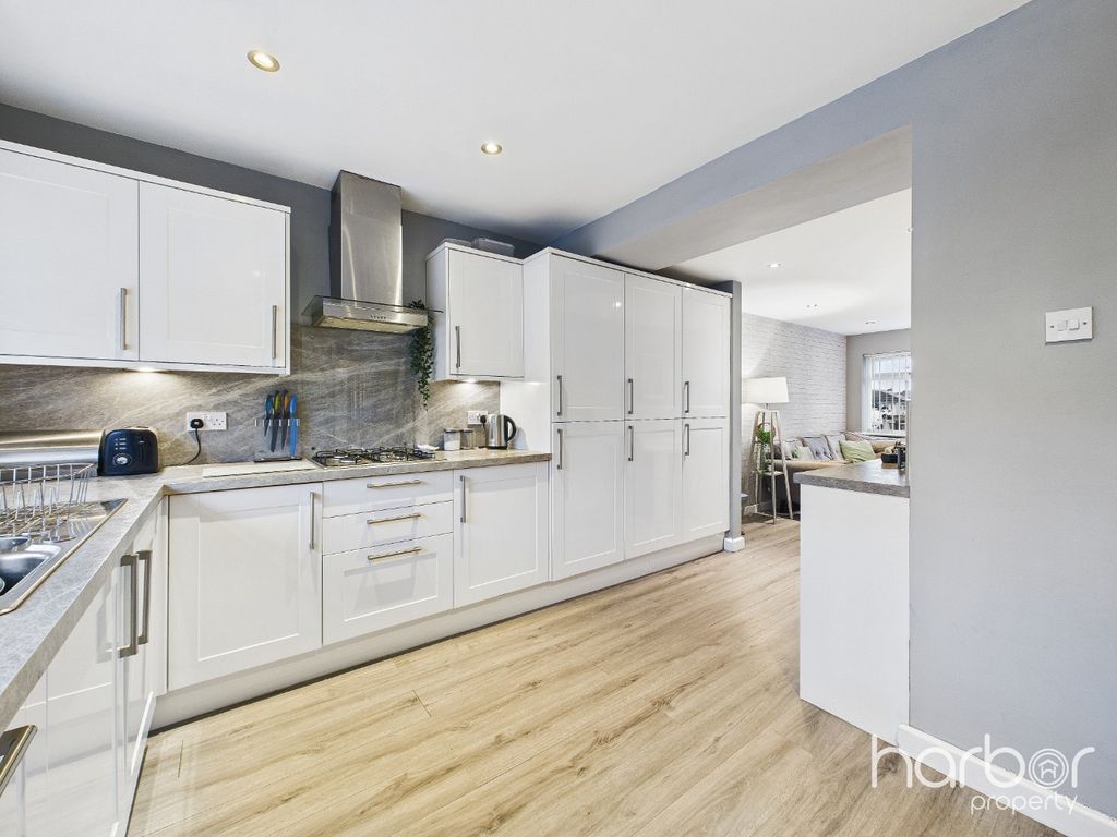 Property photo 3 of 32 4712164