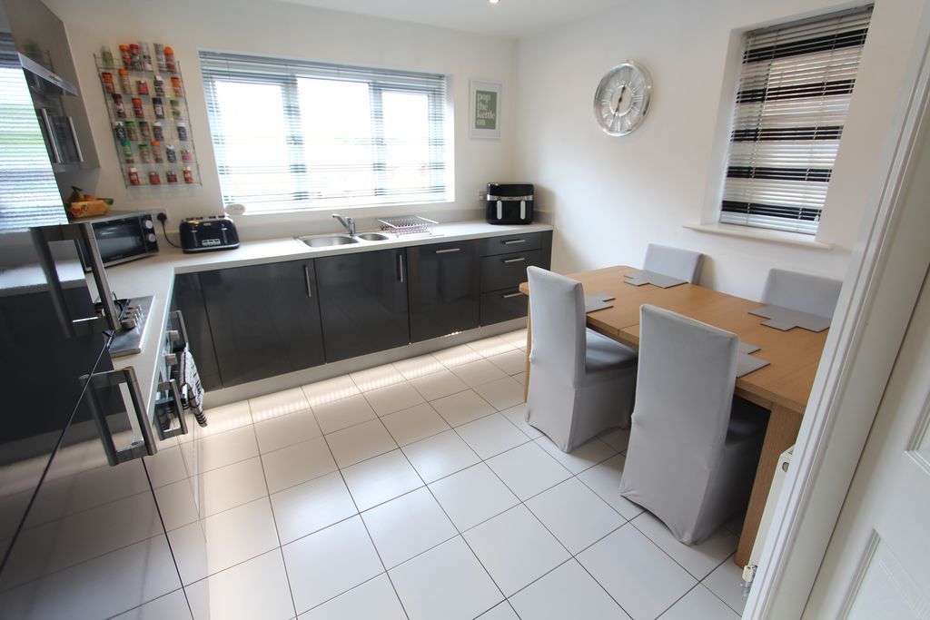 Property photo 3 of 19 Kitchen/Dining