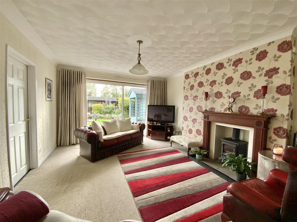 Property photo 2 of 16 Living Room