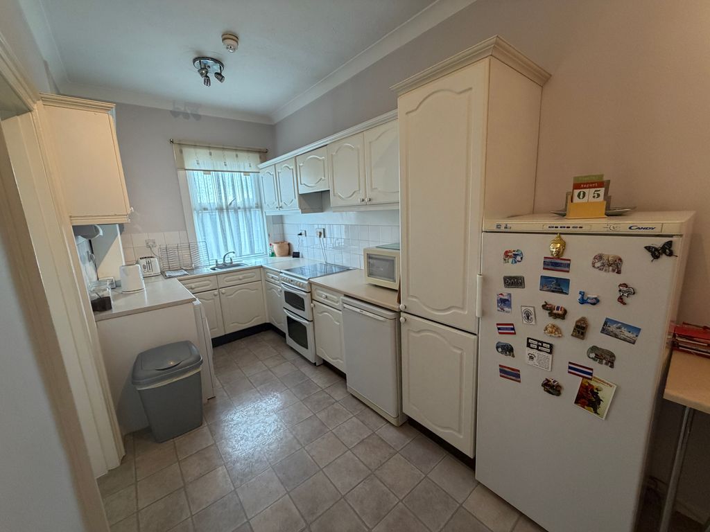 Property photo 3 of 9 Kitchen