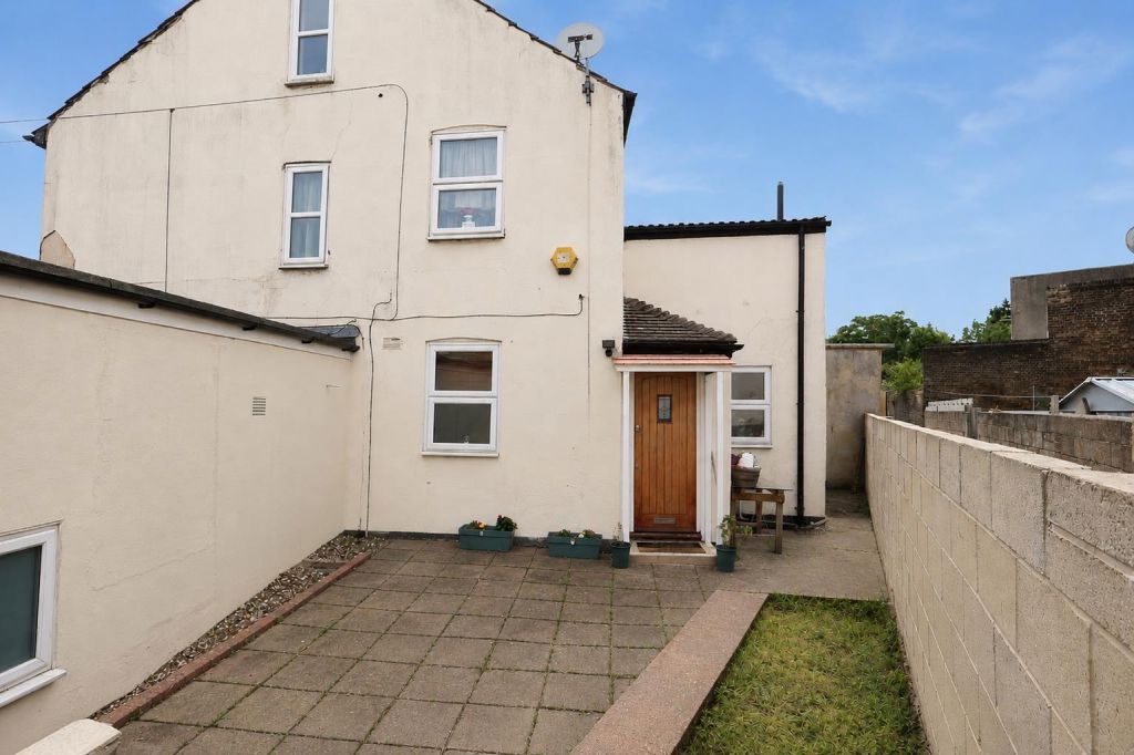 Property photo 1 of 7