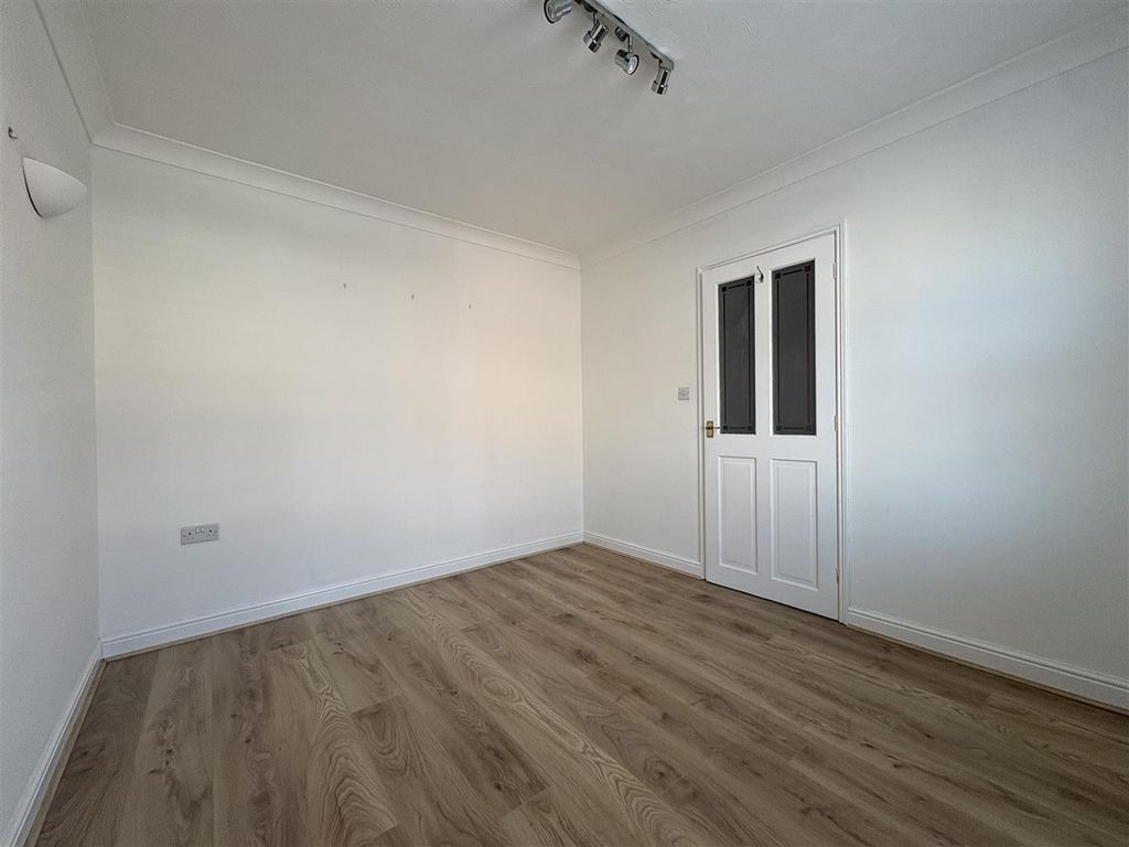 Property photo 2 of 17 Living Room