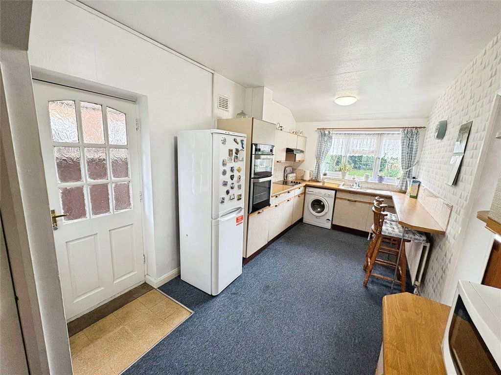 Property photo 3 of 25 Kitchen No.03
