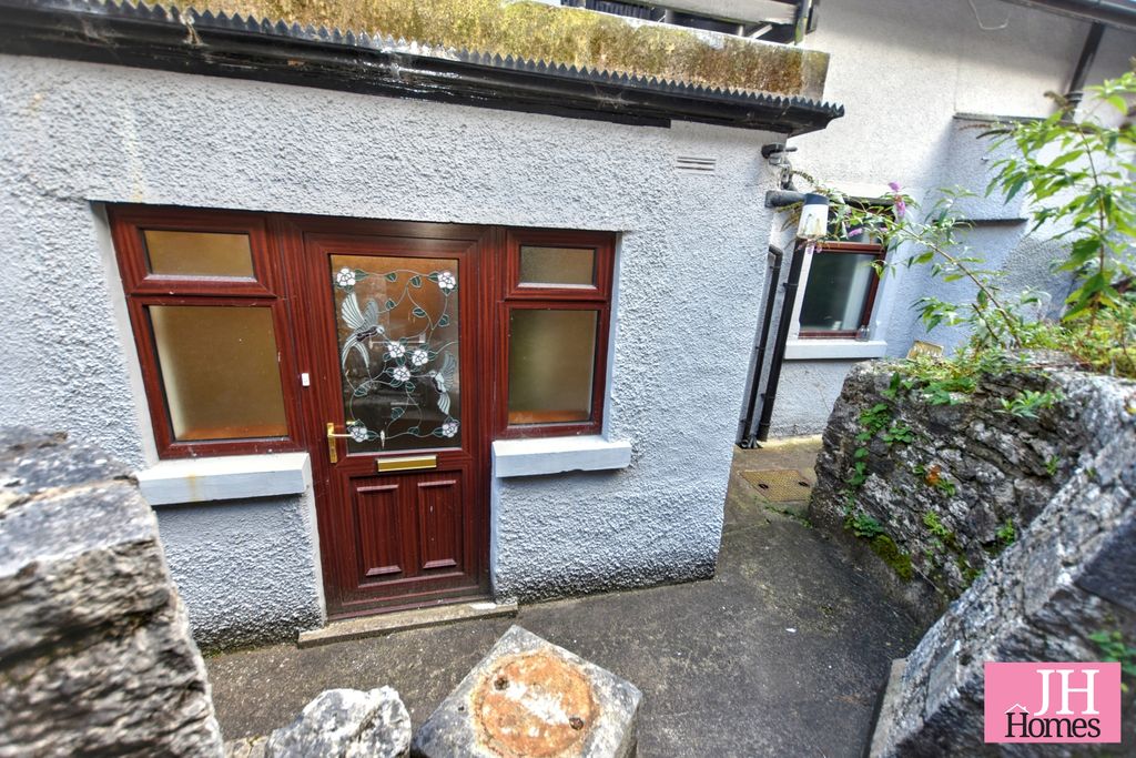 Property photo 3 of 24