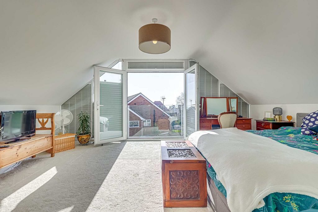 Property photo 2 of 33