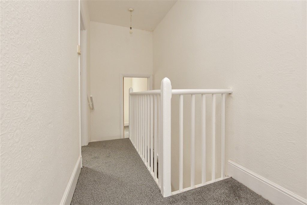 Property photo 1 of 14 Landing