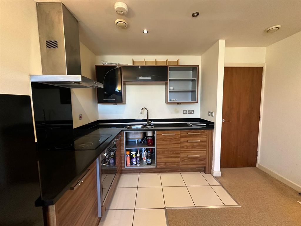 Property photo 3 of 12 Kitchen