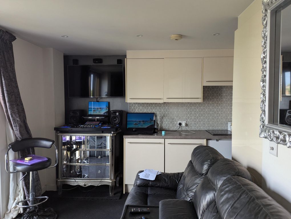 Property photo 2 of 6 3 Room_Kitchen.Jpg