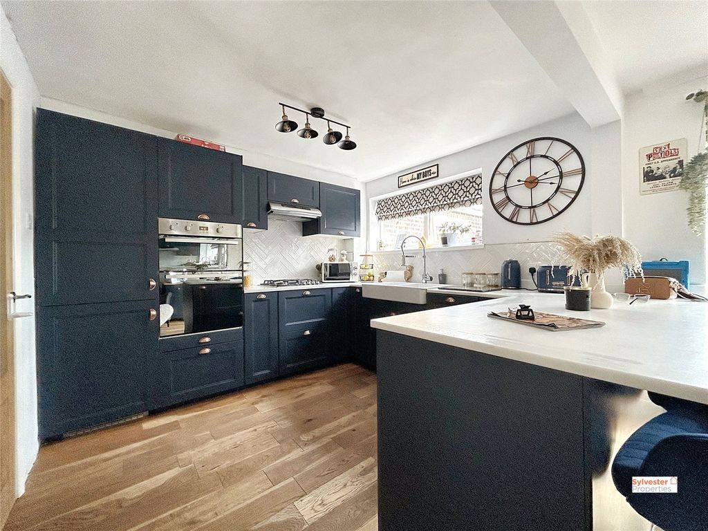 Property photo 3 of 28 Picture No. 15