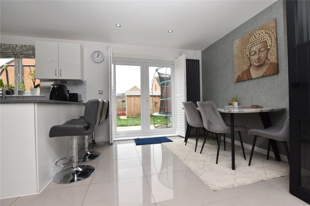 Property photo 3 of 23 Picture No. 05