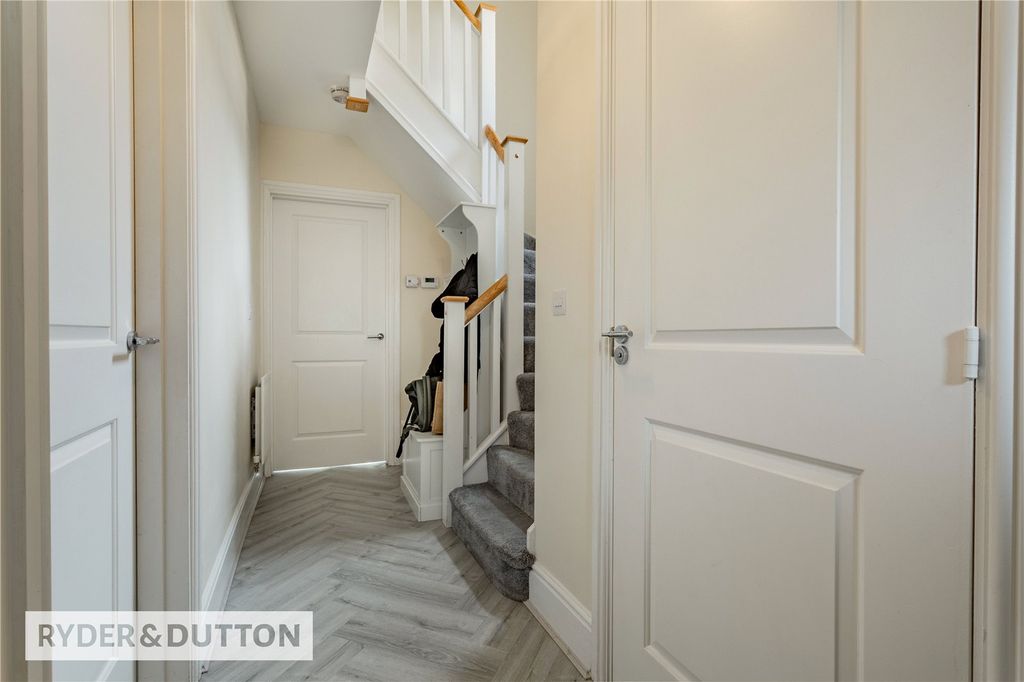 Property photo 2 of 26 Entrance Hall