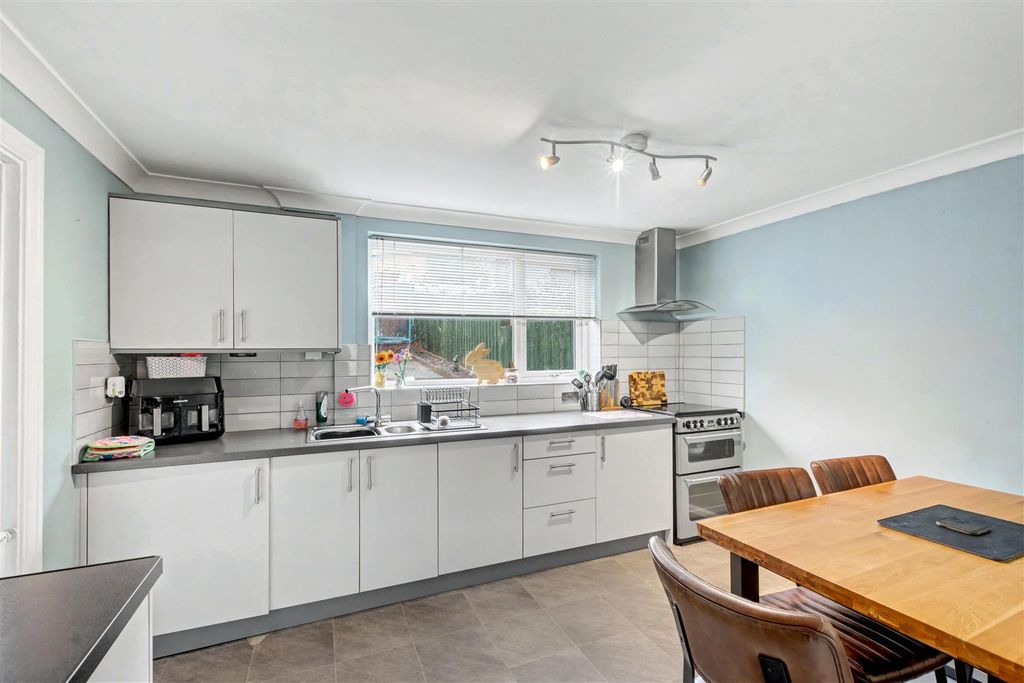Property photo 3 of 13 Kitchen (3).Jpeg
