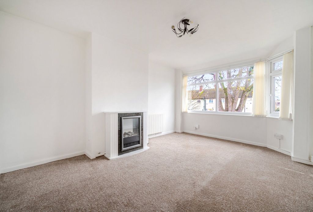 Property photo 1 of 12 Living Room