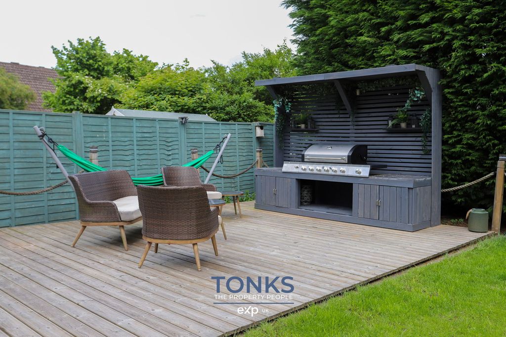 Property photo 2 of 37