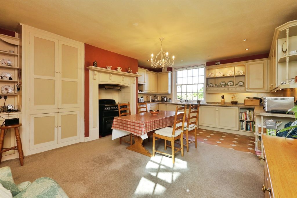 Property photo 3 of 18