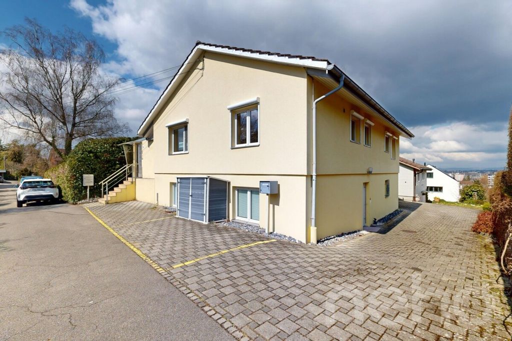 Property photo 3 of 12