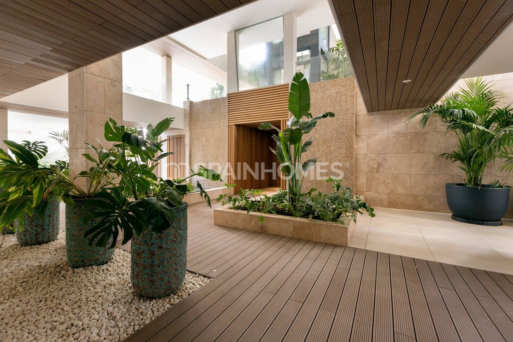 Property photo 2 of 34