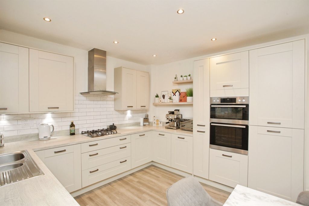 Property photo 2 of 28