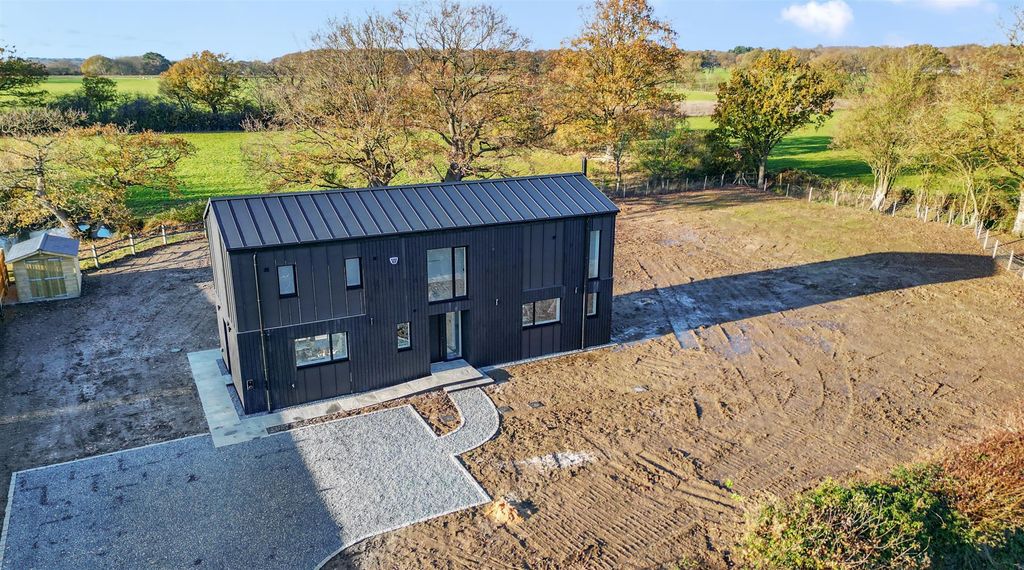 Property photo 3 of 21 The Haybarn External (1)