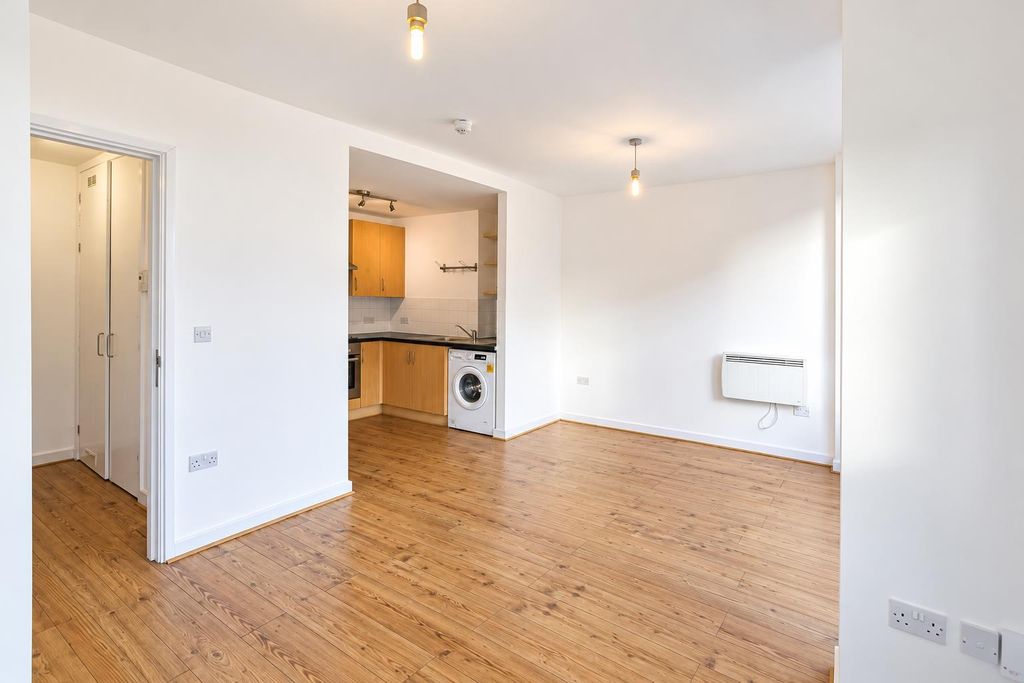 Property photo 3 of 15 176 Ashburton Triab980.Png