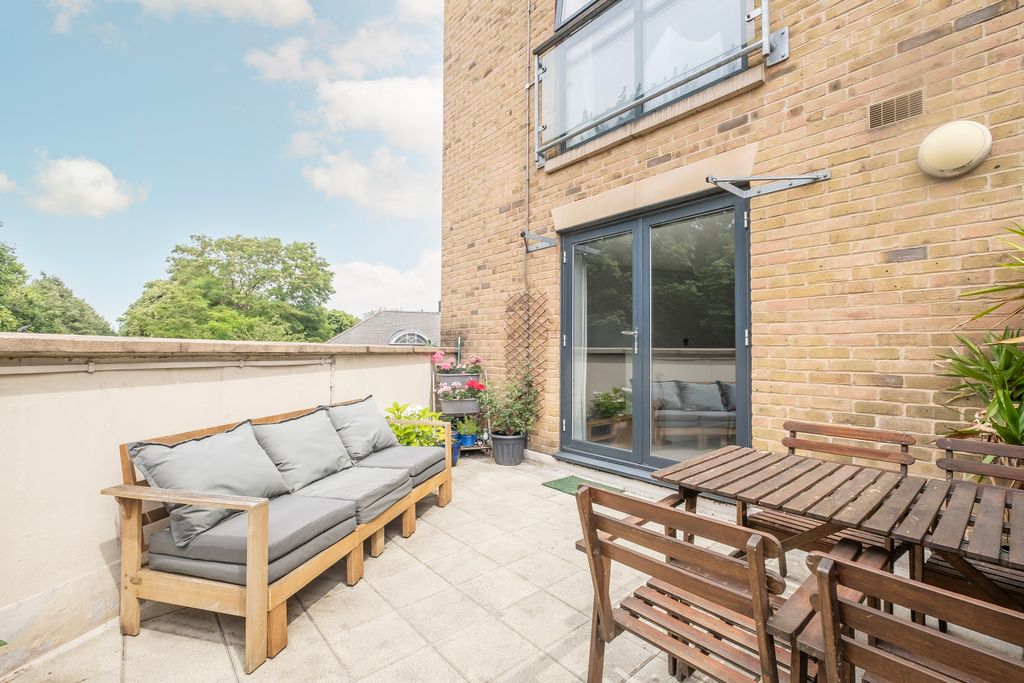 Property photo 2 of 12 Roof Terrace