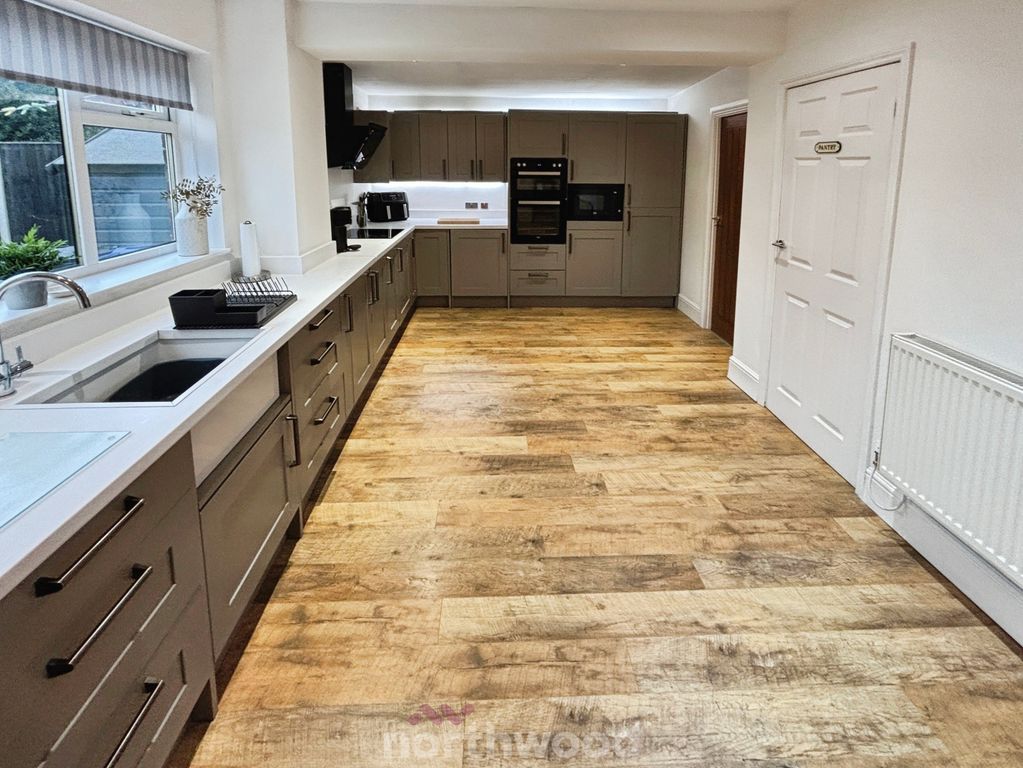 Property photo 3 of 31