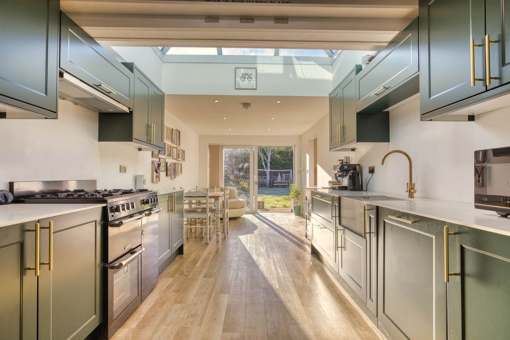 Property photo 2 of 31 Ewemove Taunton Fullands Road (23)