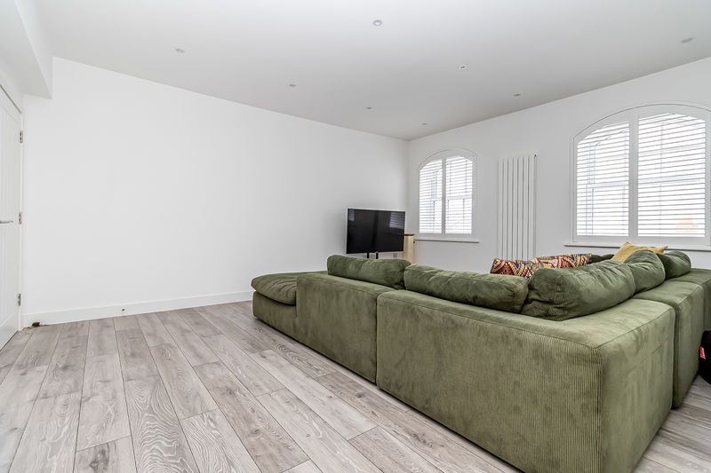 Property photo 3 of 19 .