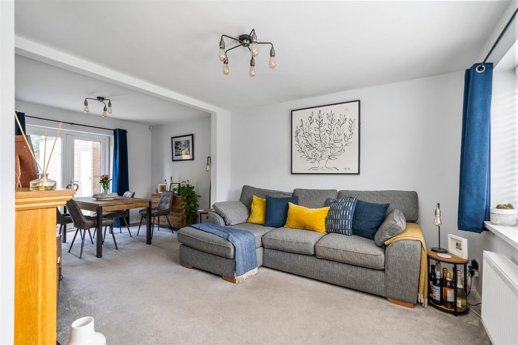 Property photo 3 of 13 25 Barford Road Shirley_7.Jpg