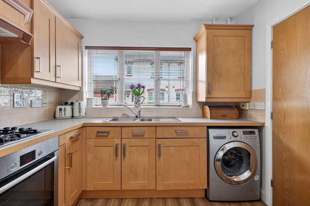 Property photo 3 of 20 Picture