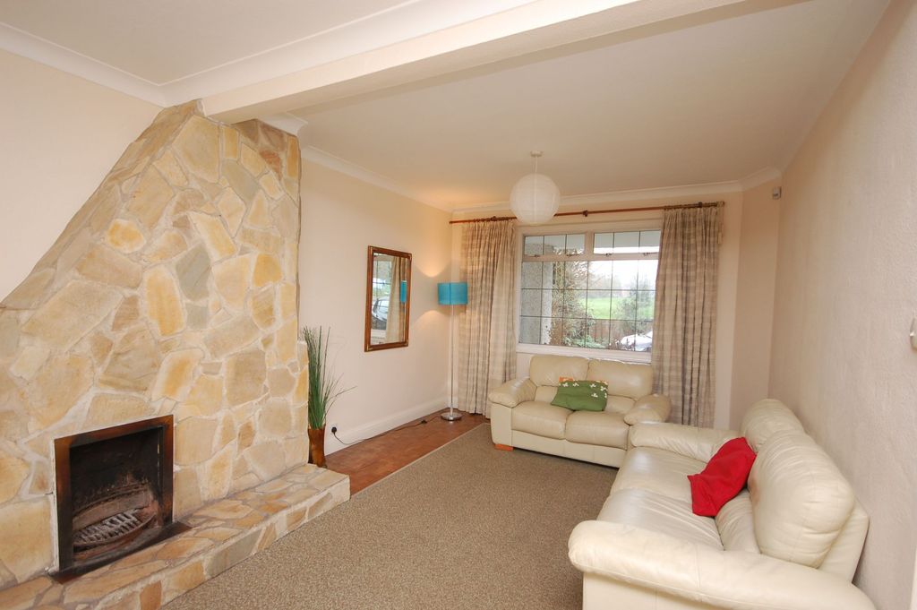 Property photo 3 of 10 Living Room