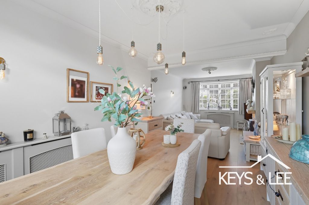 Property photo 2 of 19 4485984