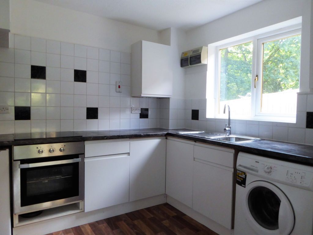 Property photo 3 of 10 Kitchen