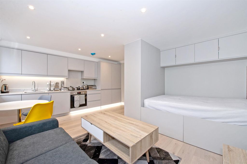 Property photo 3 of 6 3_St_Marks_House_3.Jpg