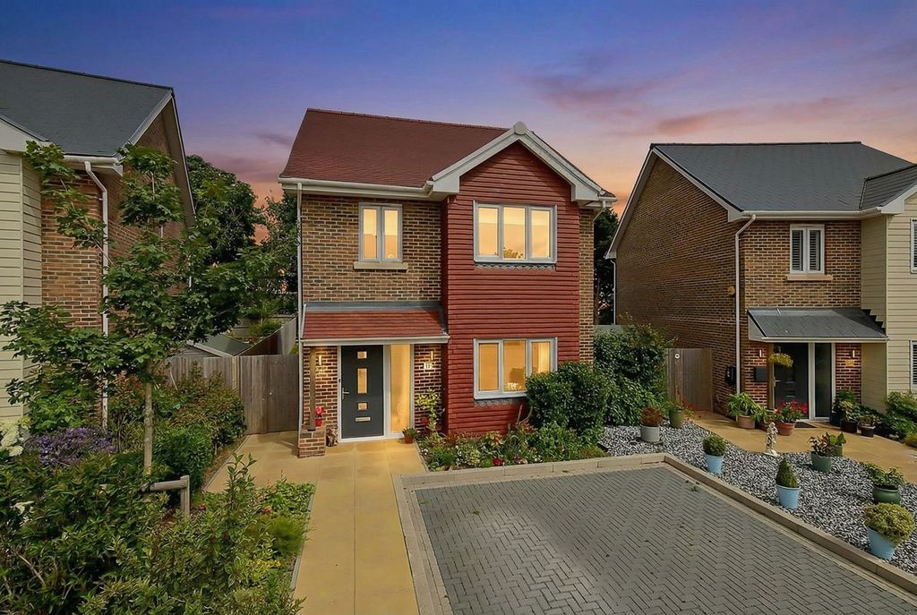 Property photo 1 of 15 Twilight