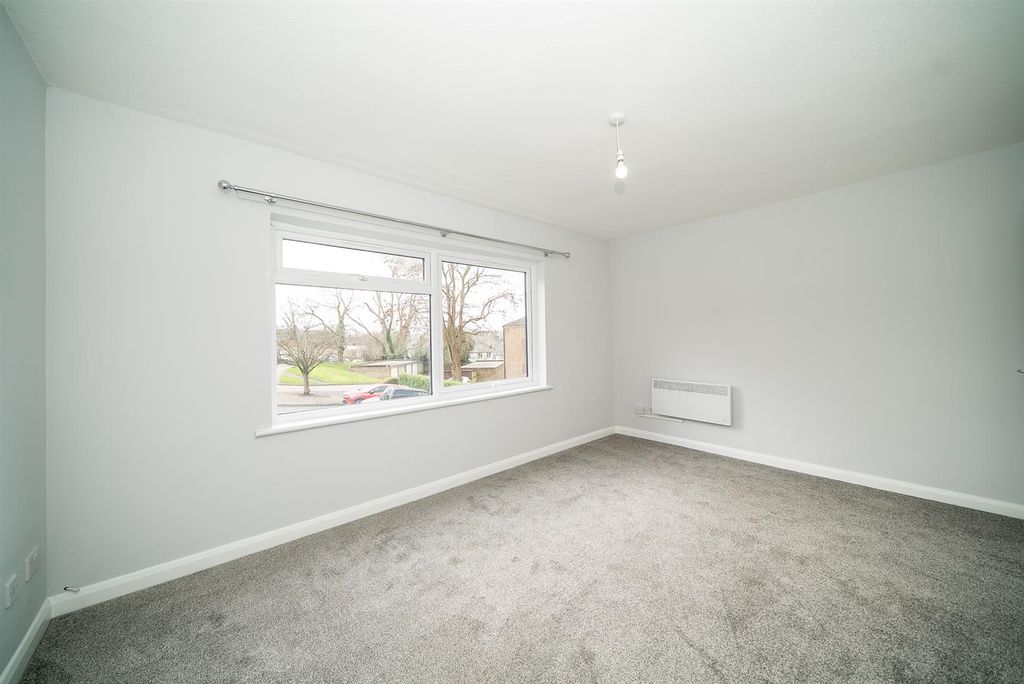 Property photo 3 of 13 35-Fern-Drive-1009.Jpg