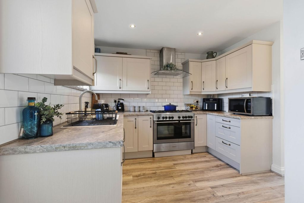 Property photo 2 of 35 Kitchen