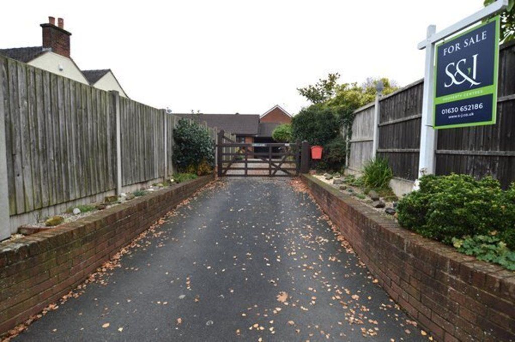 Property photo 1 of 16 Driveway